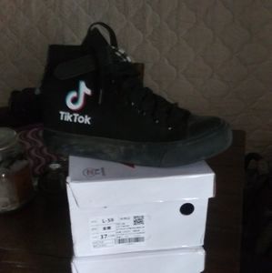 Tik Tok shoes 2 pair size 7 boys or girls